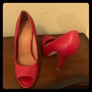 Red pumps